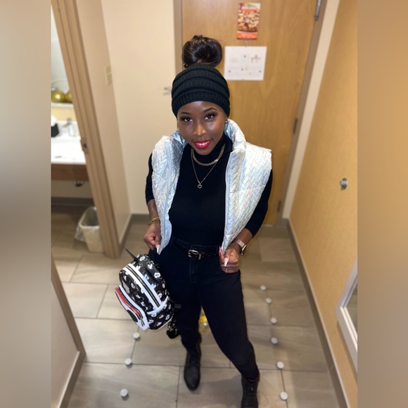 Large women’s silver puffer - Picture 10 of 10